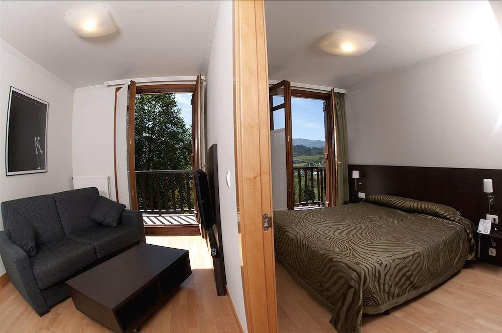 Apartamentos Turisticos Talaimendi Zarautz Exterior photo