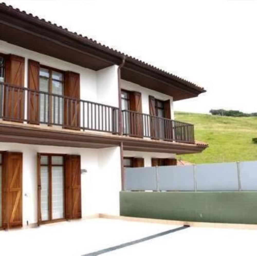 Apartamentos Turisticos Talaimendi Zarautz Exterior photo